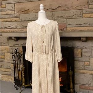 Jones New York long sleeve white tan dotted dress